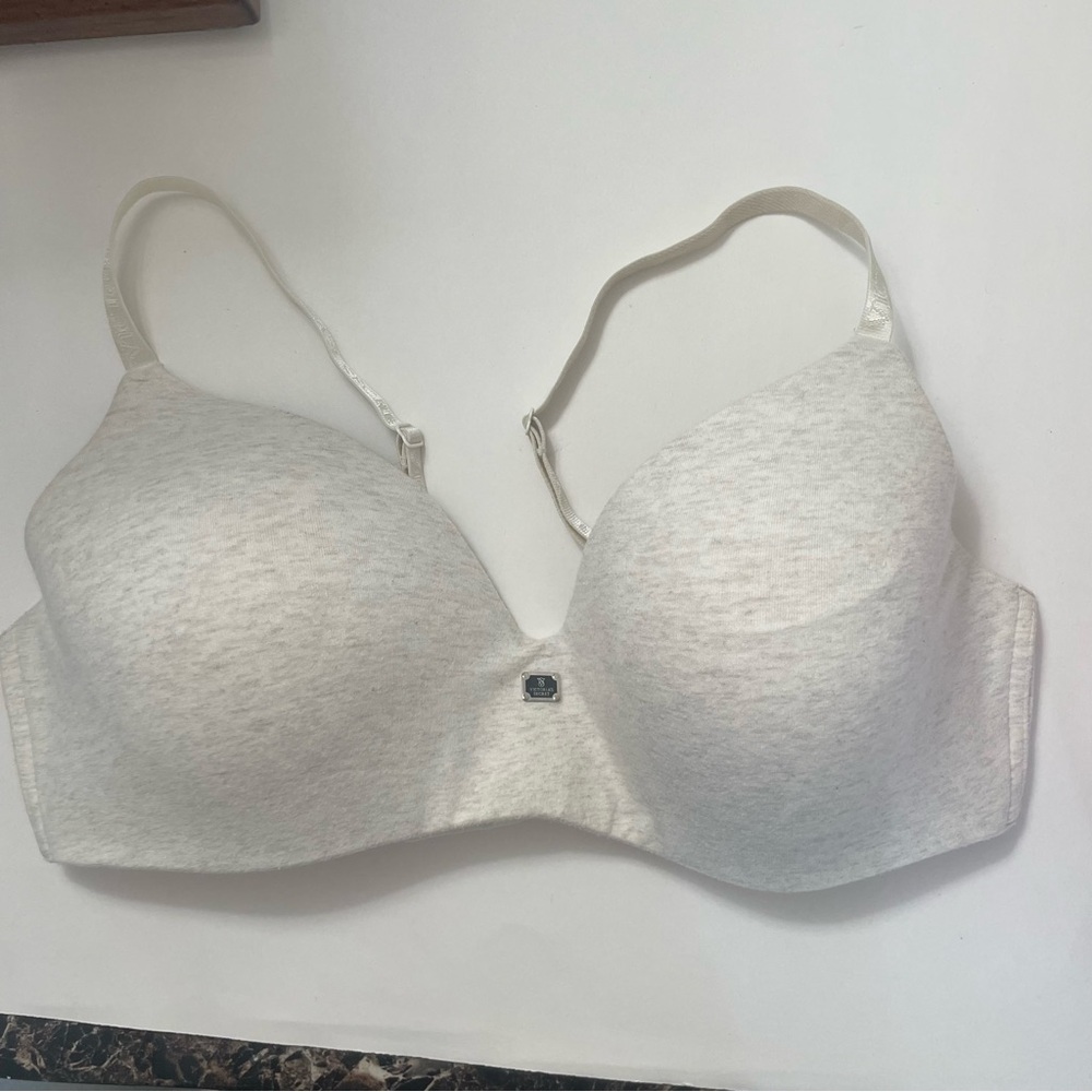 Victoria's Secret wireless bra Size 40D